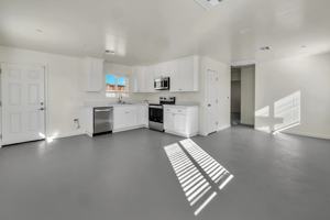 featured image of 1340 W Mariposa Ave #1