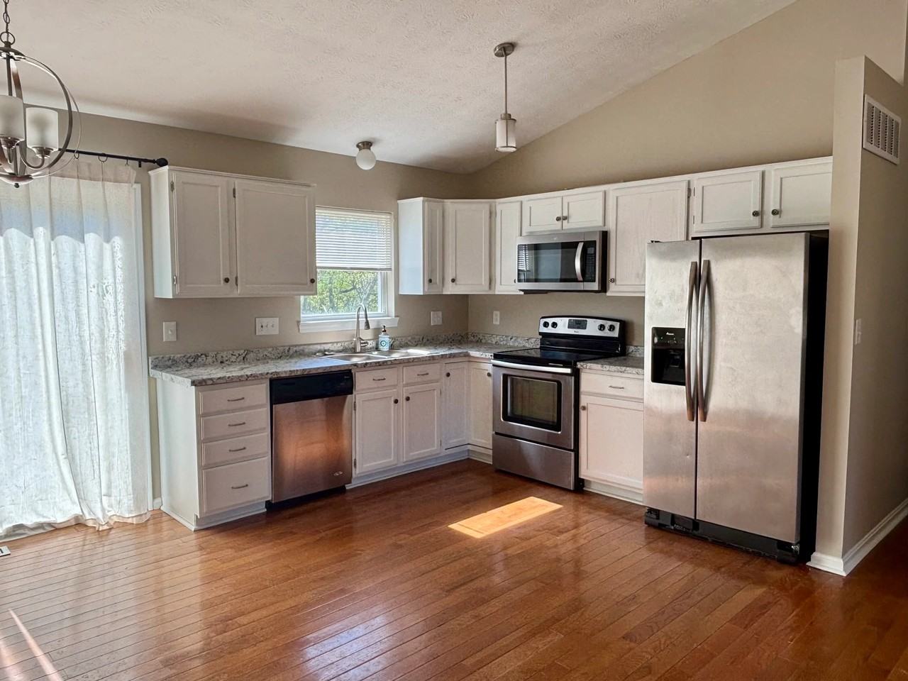 2613 Evergreen Dr - Photo 4 of 15