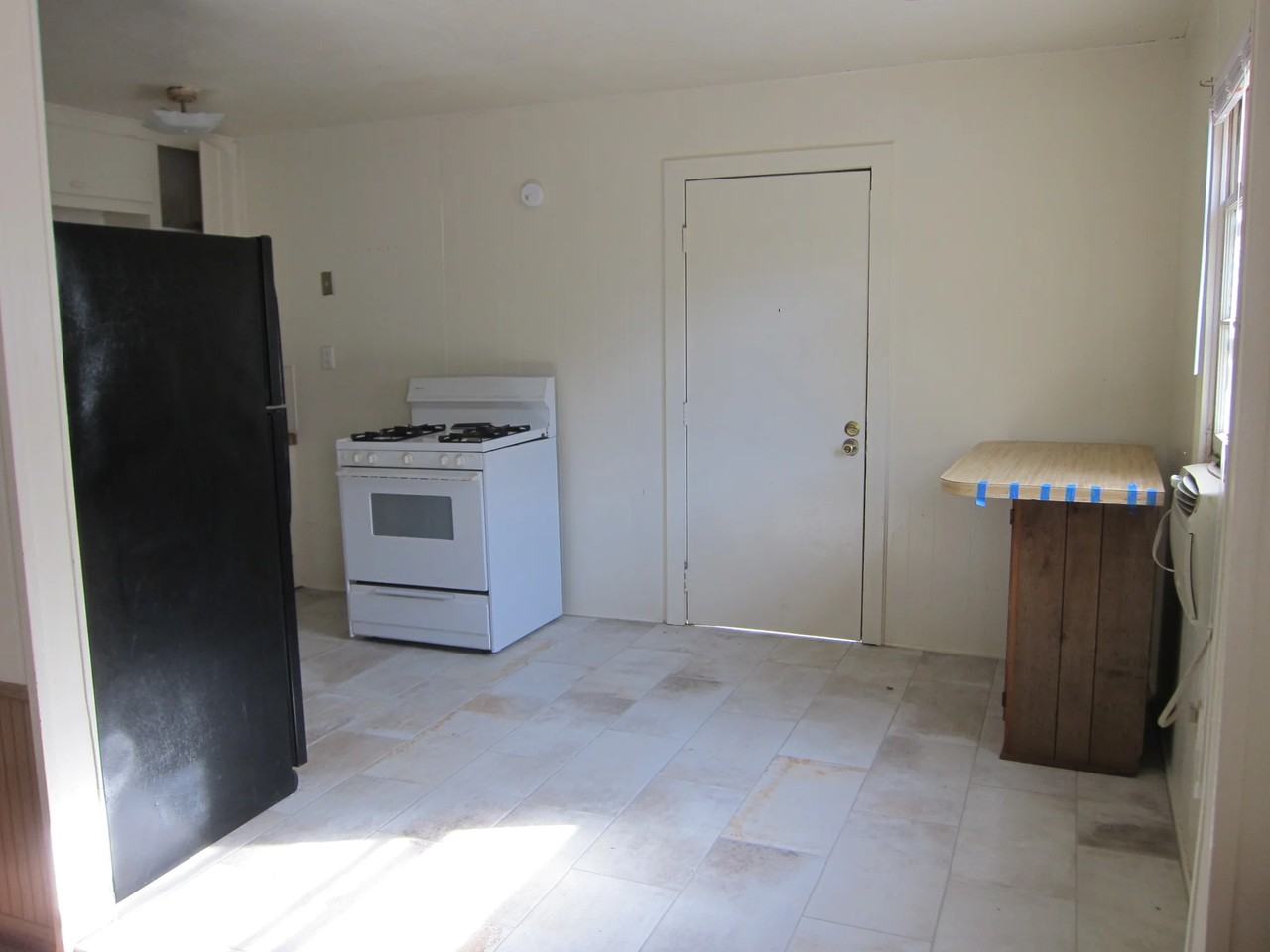 414 Trinity St - Photo 2 of 8