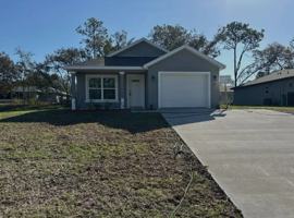 featured image of 7215 N Radcliff Ave