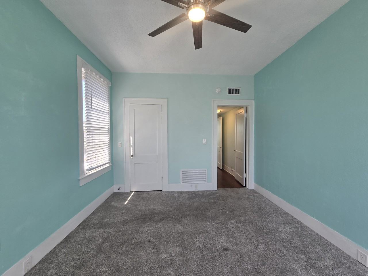 717 Broadway Avenue J - 3 #3 - Photo 4 of 13