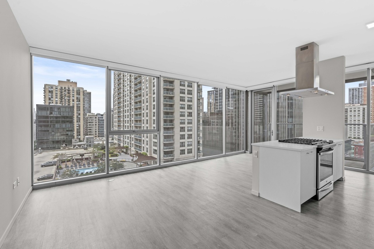 42 E Huron St - Photo 2 of 11