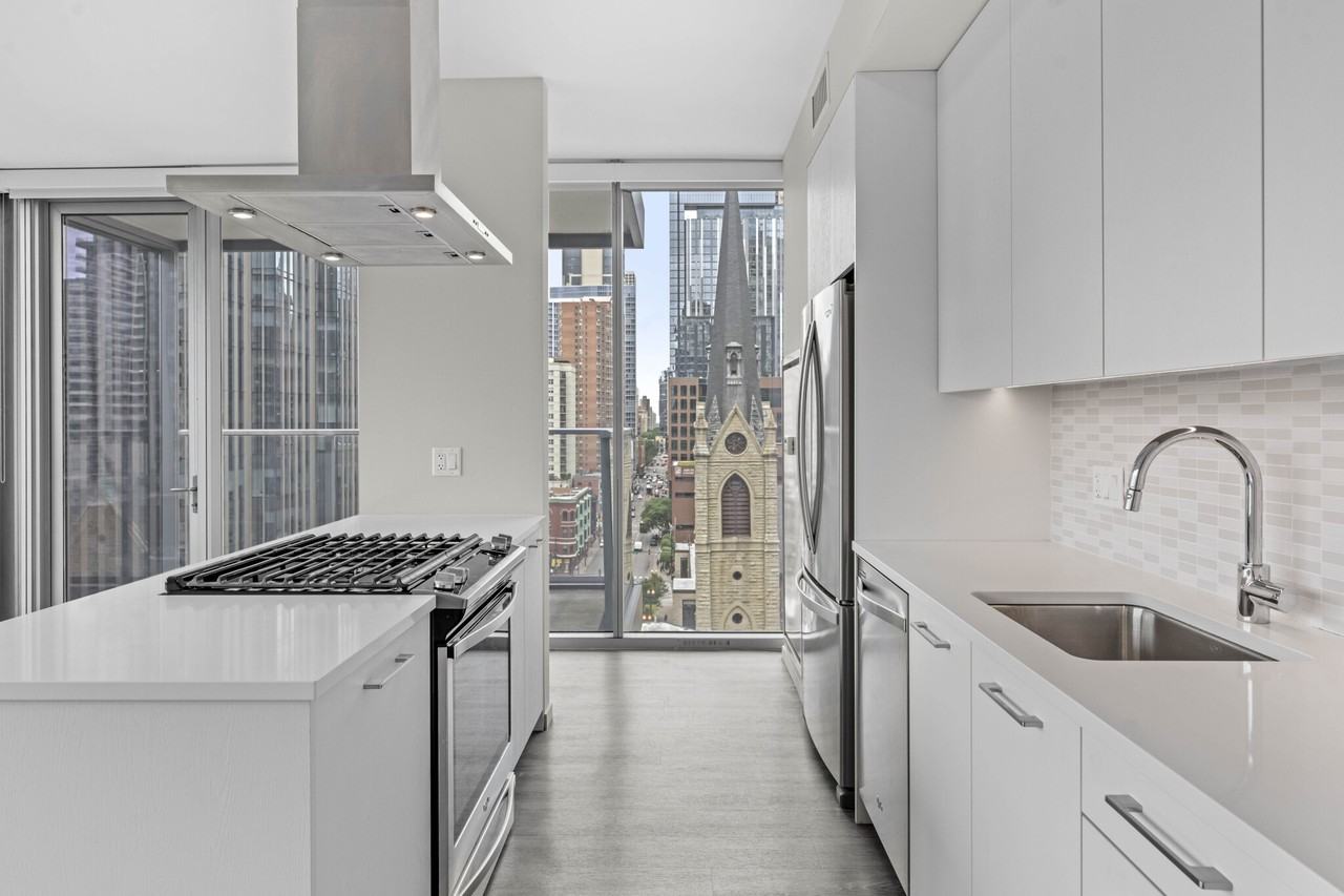 42 E Huron St - Photo 3 of 11
