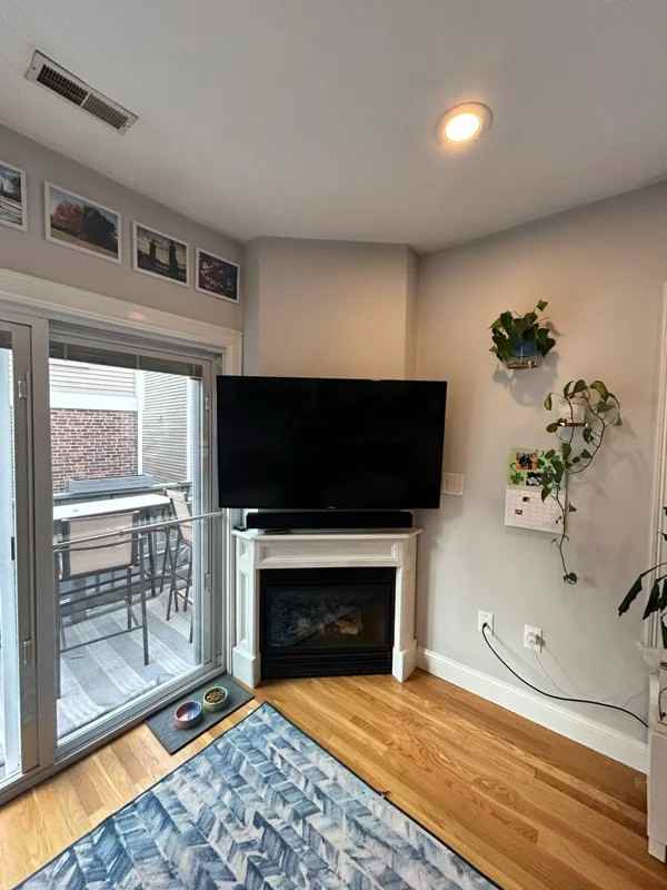 7 Leeds St #2 - Photo 3 of 13