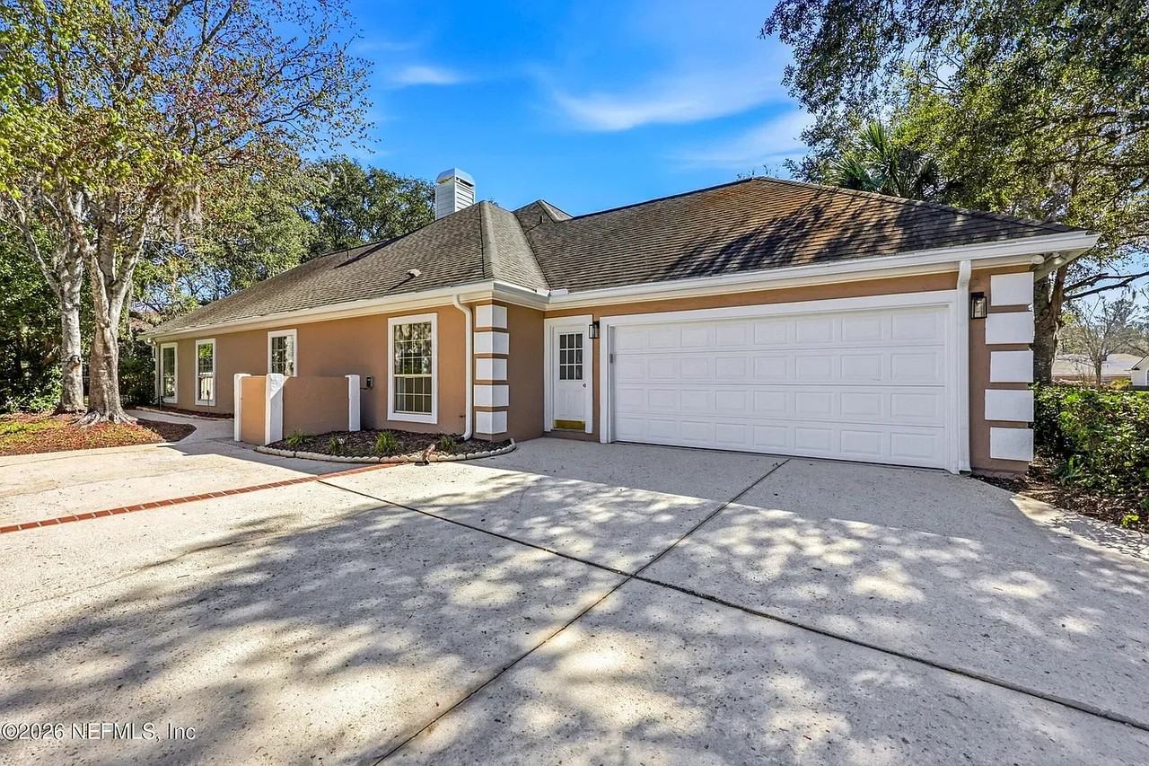 603 Thornwood Ln - Photo 3 of 18