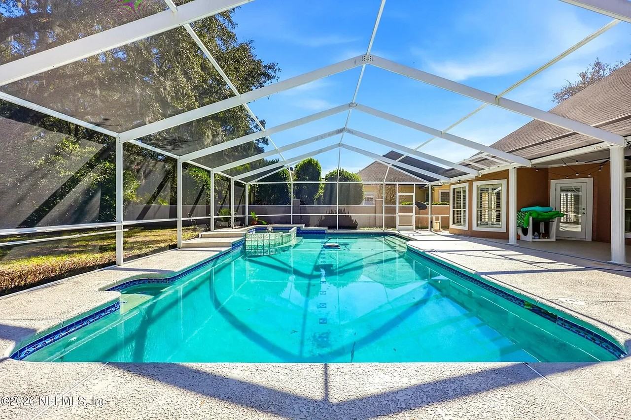 603 Thornwood Ln - Photo 4 of 18