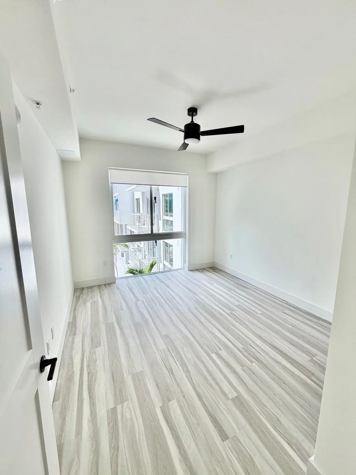 18631 Ne 25th Pl #601 - Photo 5 of 11