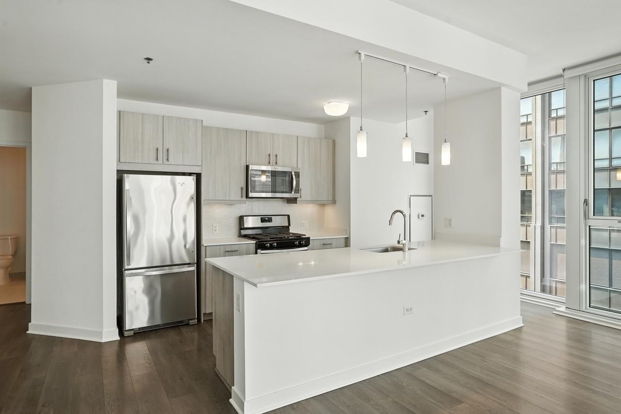 45 W Randolph St - Photo 3 of 16