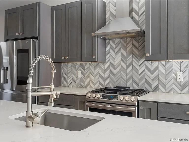 1463 Perry St - Photo 3 of 14