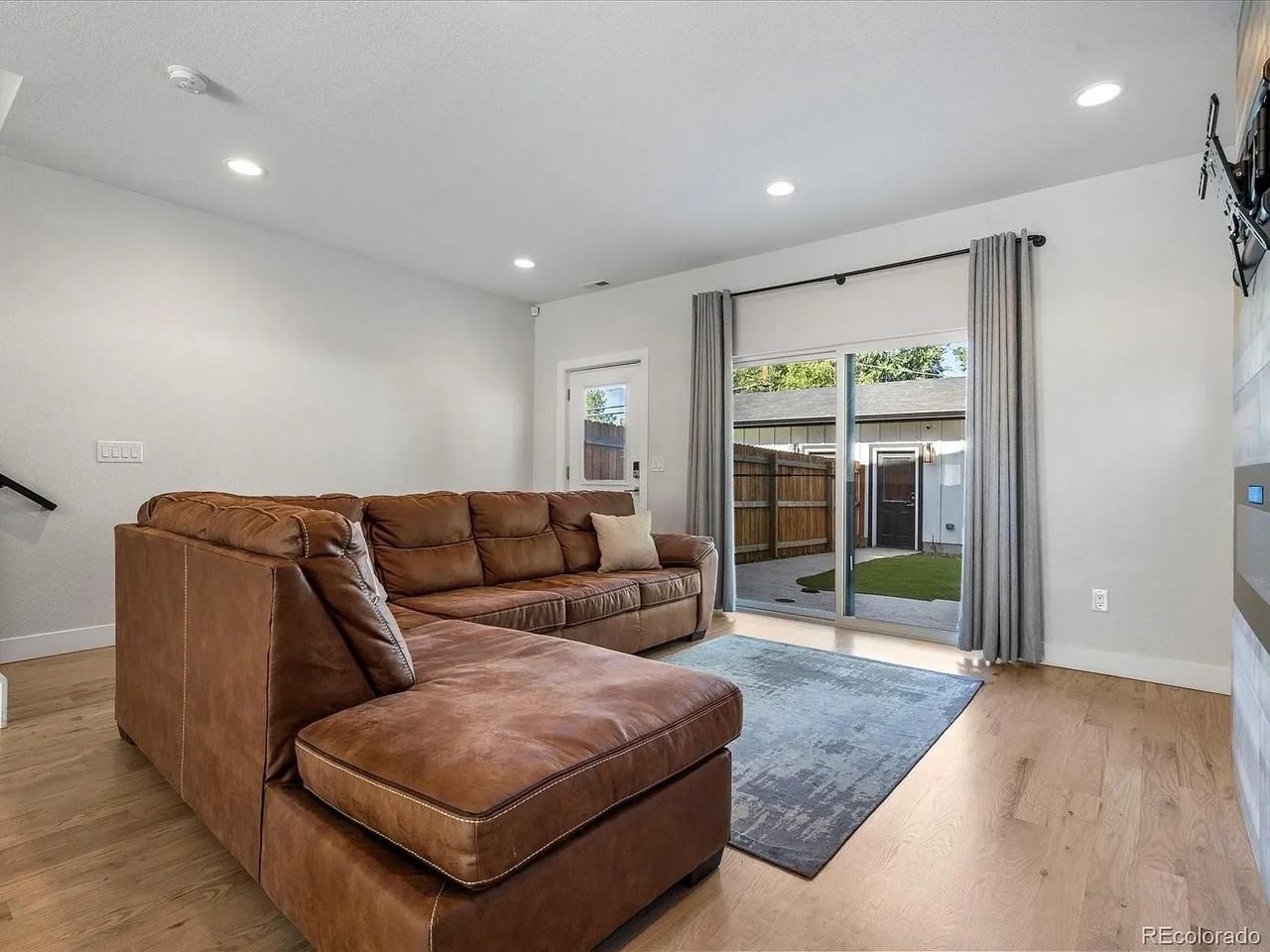 1463 Perry St - Photo 5 of 14