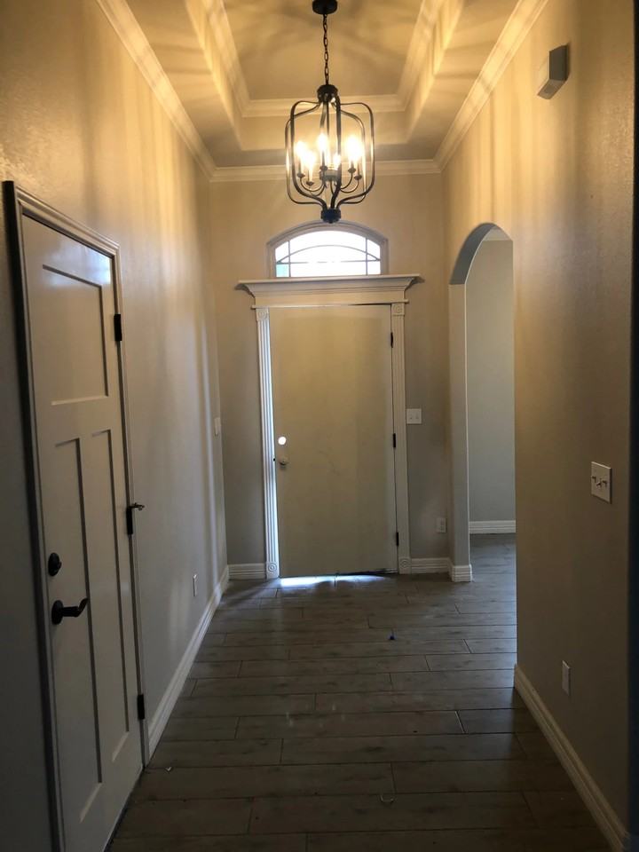 11505 S Creek Dr - Photo 2 of 14