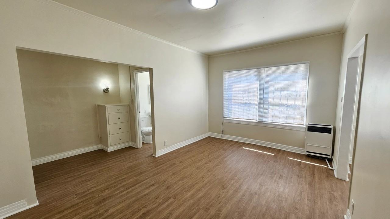 4530 S Normandie Ave #104 - Photo 3 of 17