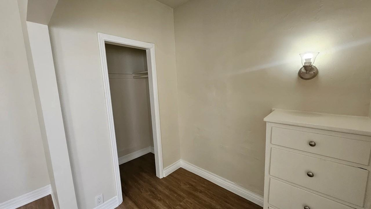 4530 S Normandie Ave #104 - Photo 4 of 17