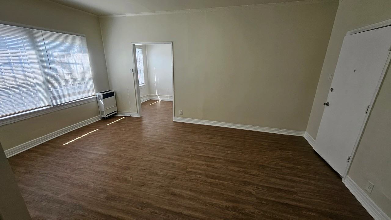 4530 S Normandie Ave #104 - Photo 5 of 17