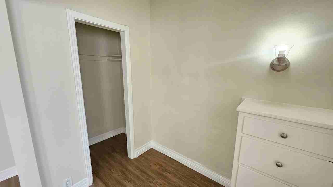 4530 S Normandie Ave #104 - Photo 6 of 17