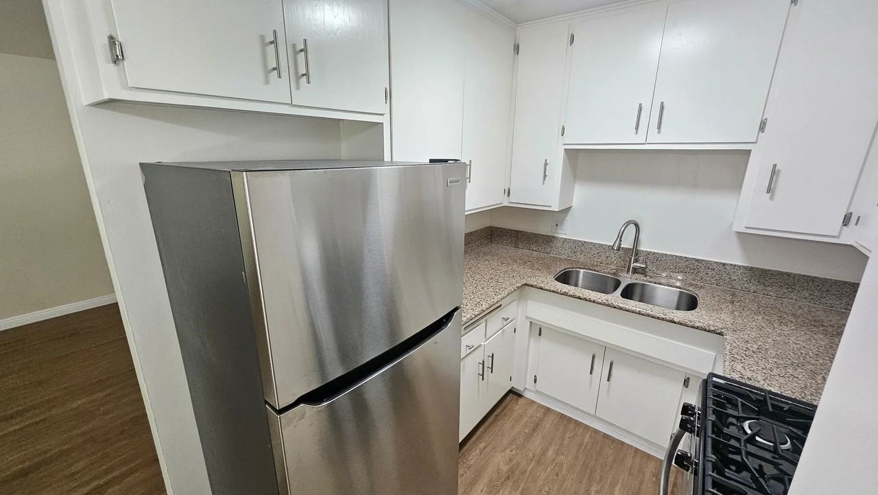 815 N Benton Way #2 - Photo 6 of 17