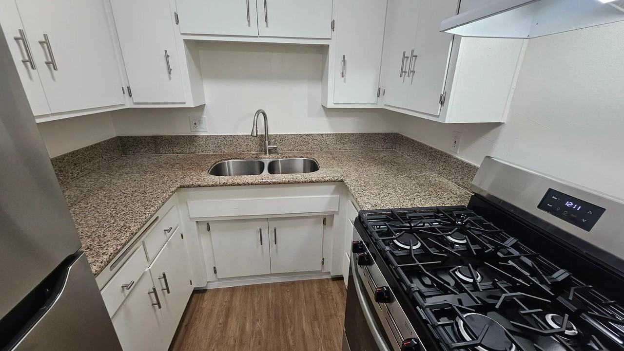 815 N Benton Way #2 - Photo 7 of 17