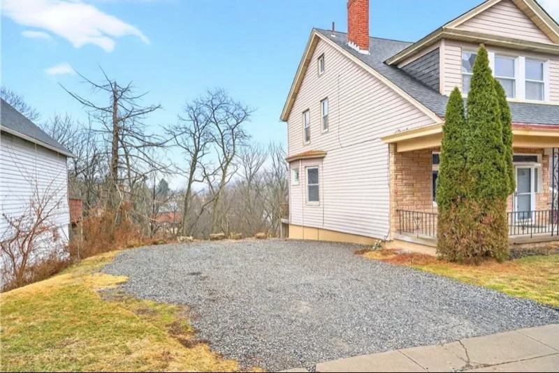 120 Bronx Ave - Photo 2 of 17