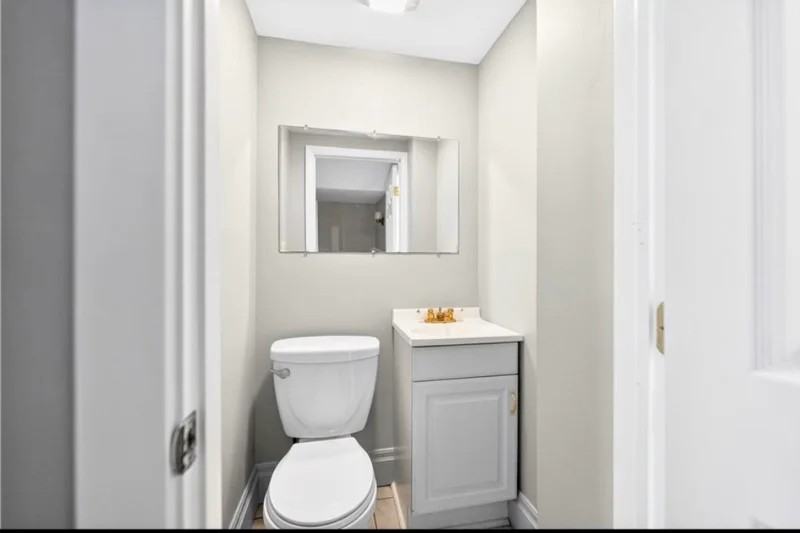 120 Bronx Ave - Photo 7 of 17