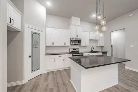 5903 Black Pine Cir - Photo 2 of 10