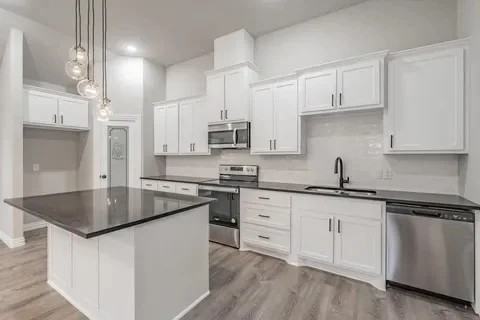 5903 Black Pine Cir - Photo 3 of 10
