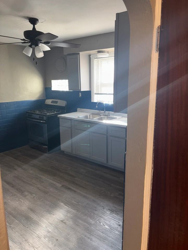 1534 Orchid Ave - Photo 5 of 10