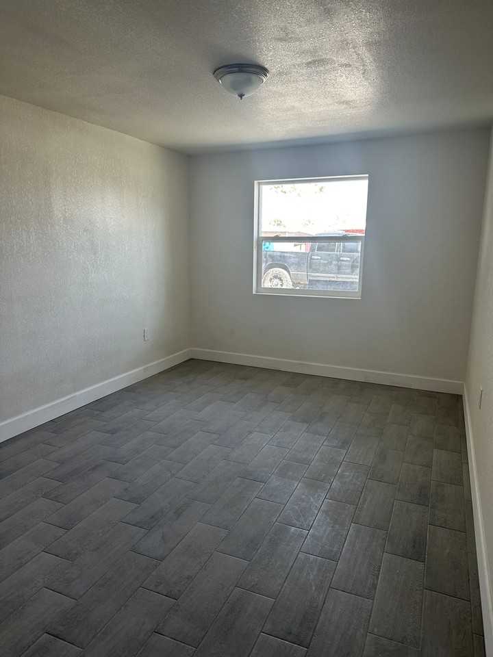 23 W Eyman St - Photo 2 of 6