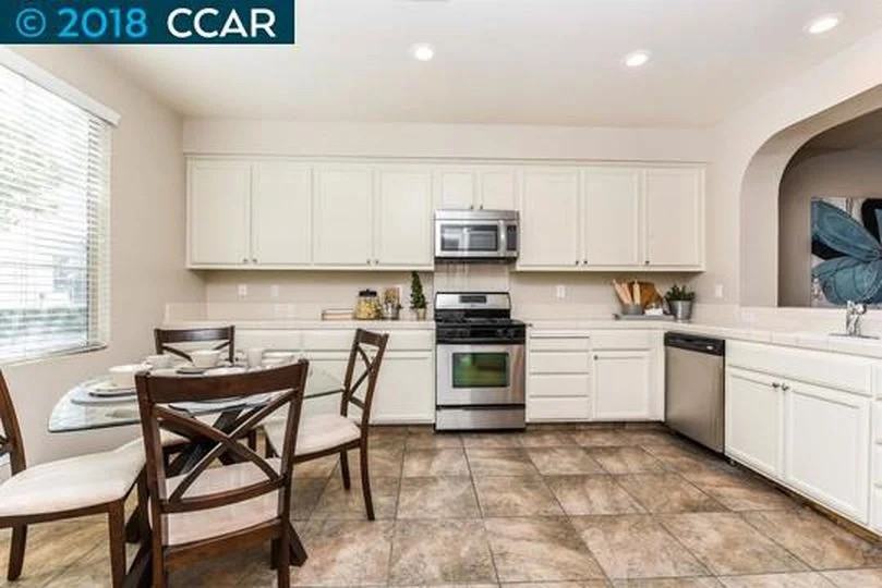 1309 Amaryllis Cir - Photo 2 of 20