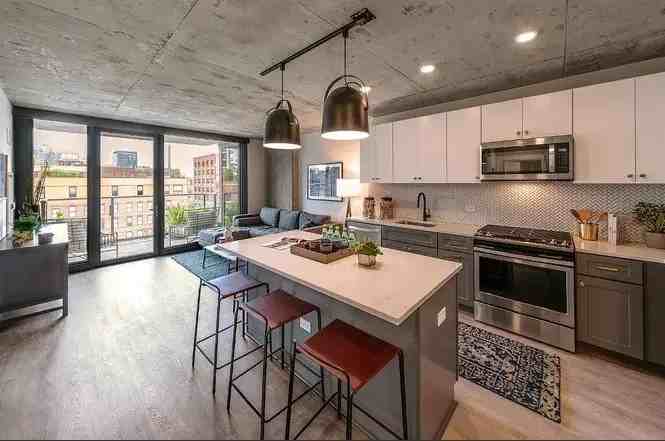129 W Huron St - Photo 3 of 20