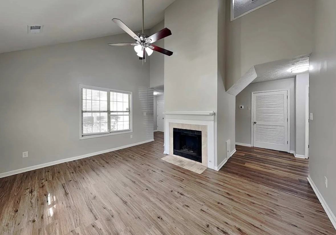 1152 Autumn Crest Dr - Photo 2 of 11