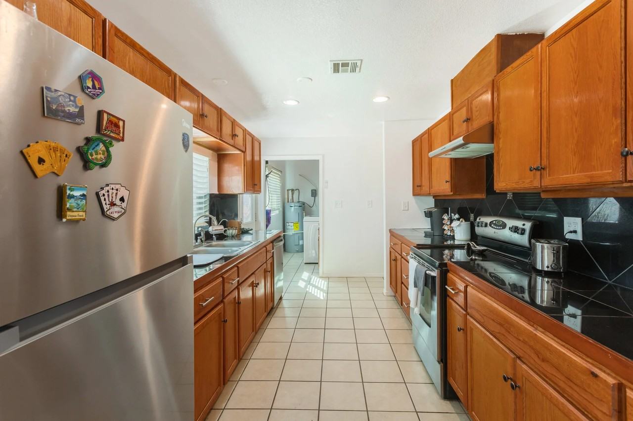 7245 S Cole Ln - Photo 2 of 17