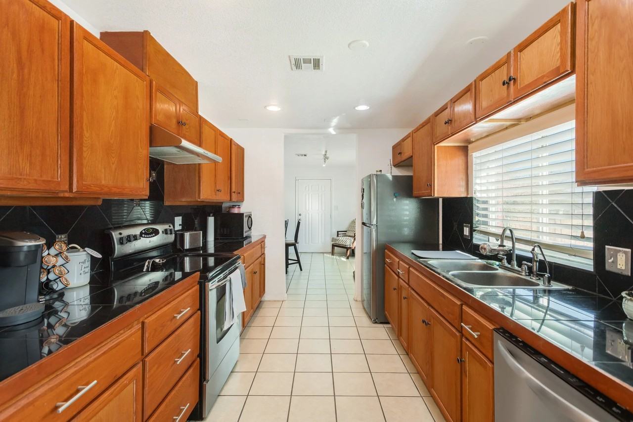 7245 S Cole Ln - Photo 3 of 17