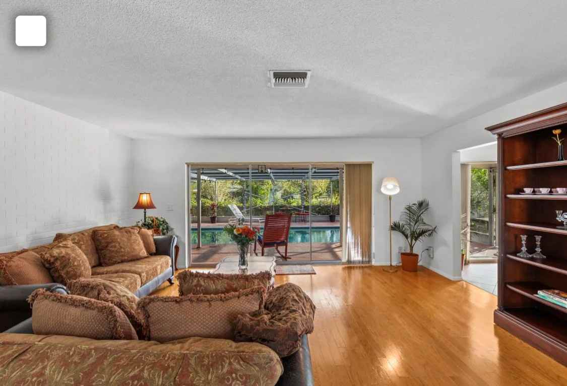 2516 Roberta St - Photo 3 of 19