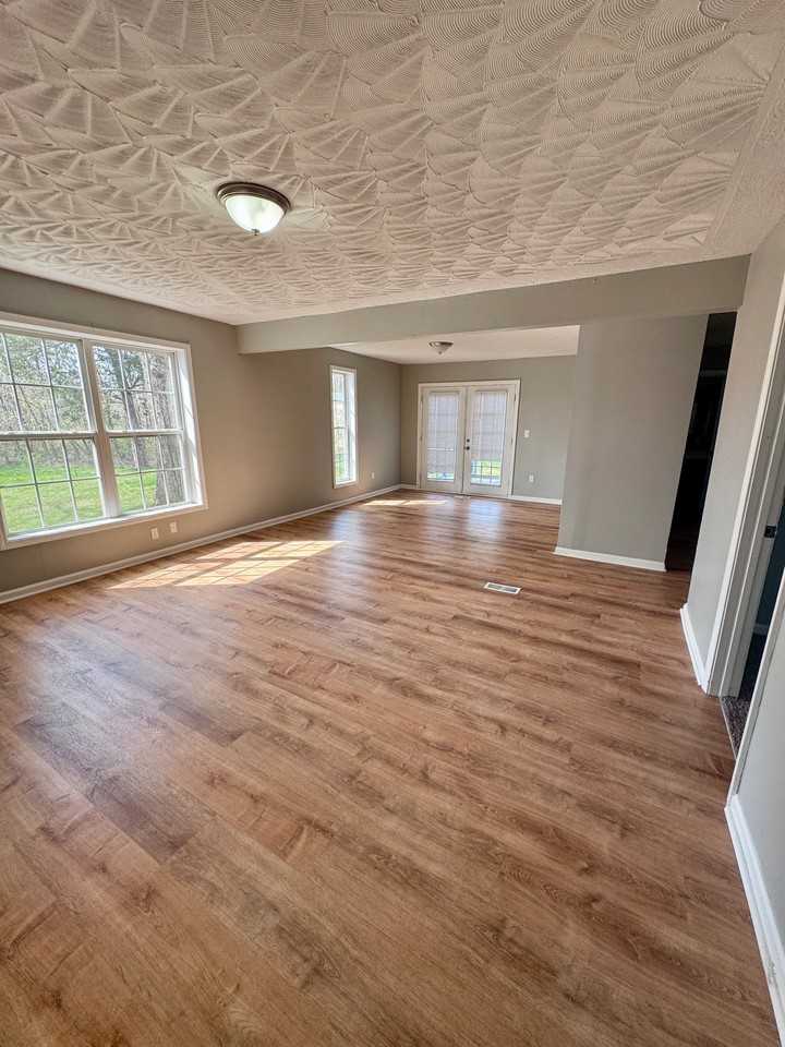 842 Old Ekron Rd - Photo 4 of 18