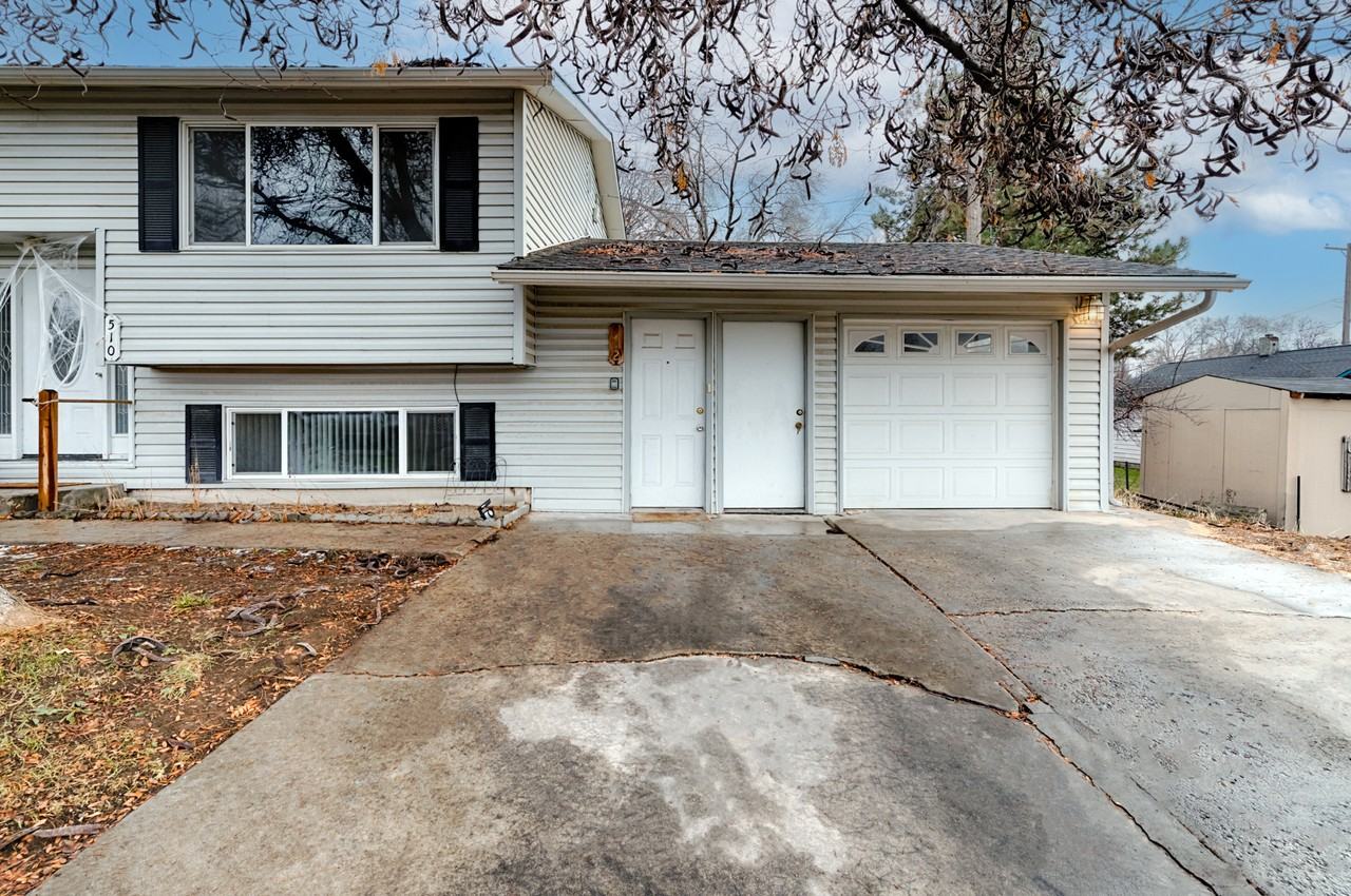 512 Elmwood Dr #1 - Photo 3 of 16