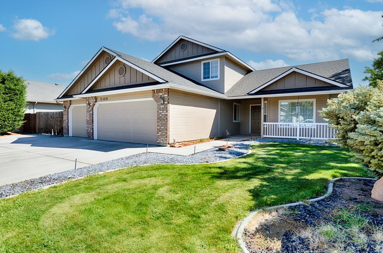 2109 E Redwick Dr #1 - Photo 2 of 23