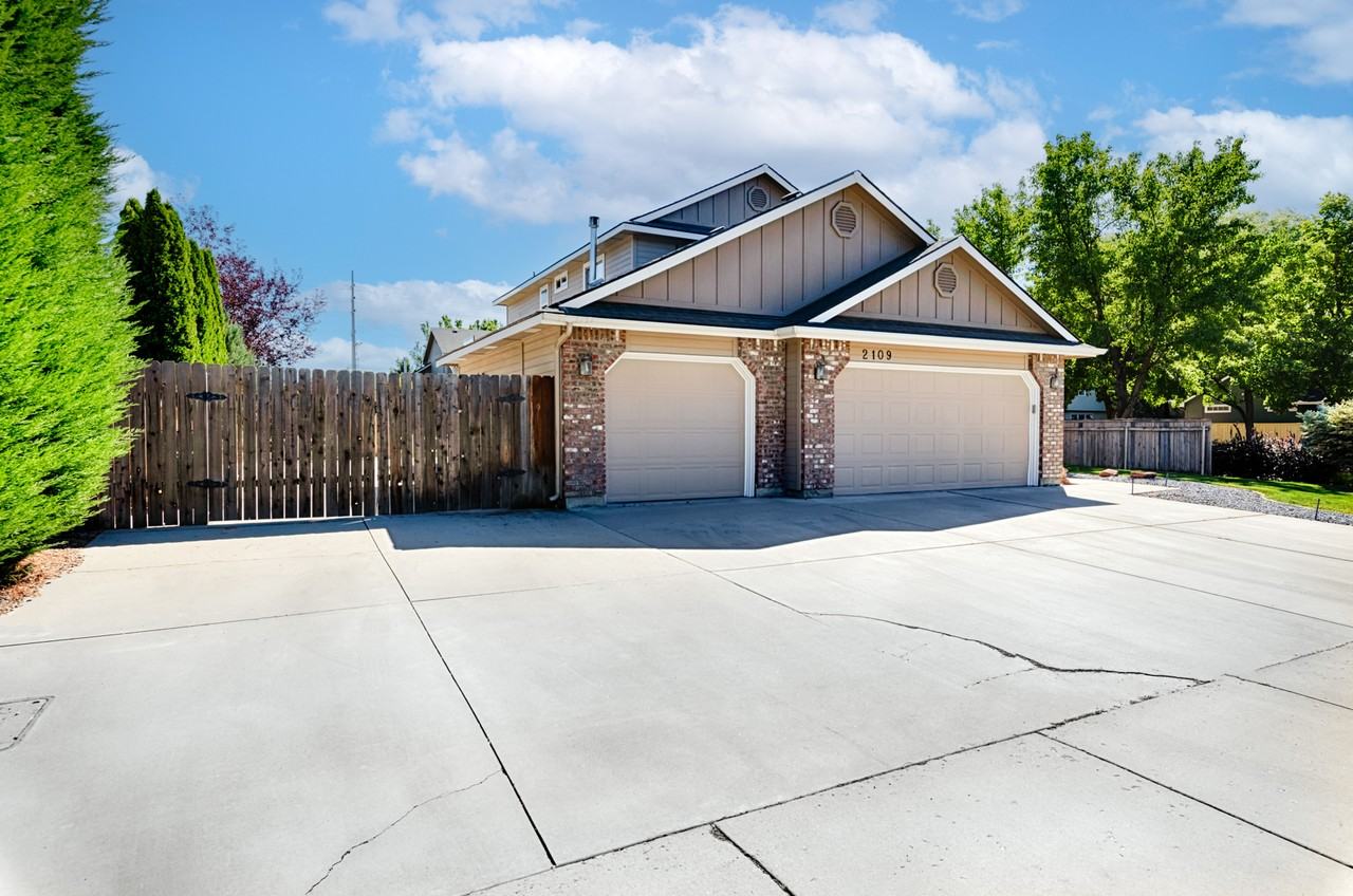 2109 E Redwick Dr #1 - Photo 3 of 23