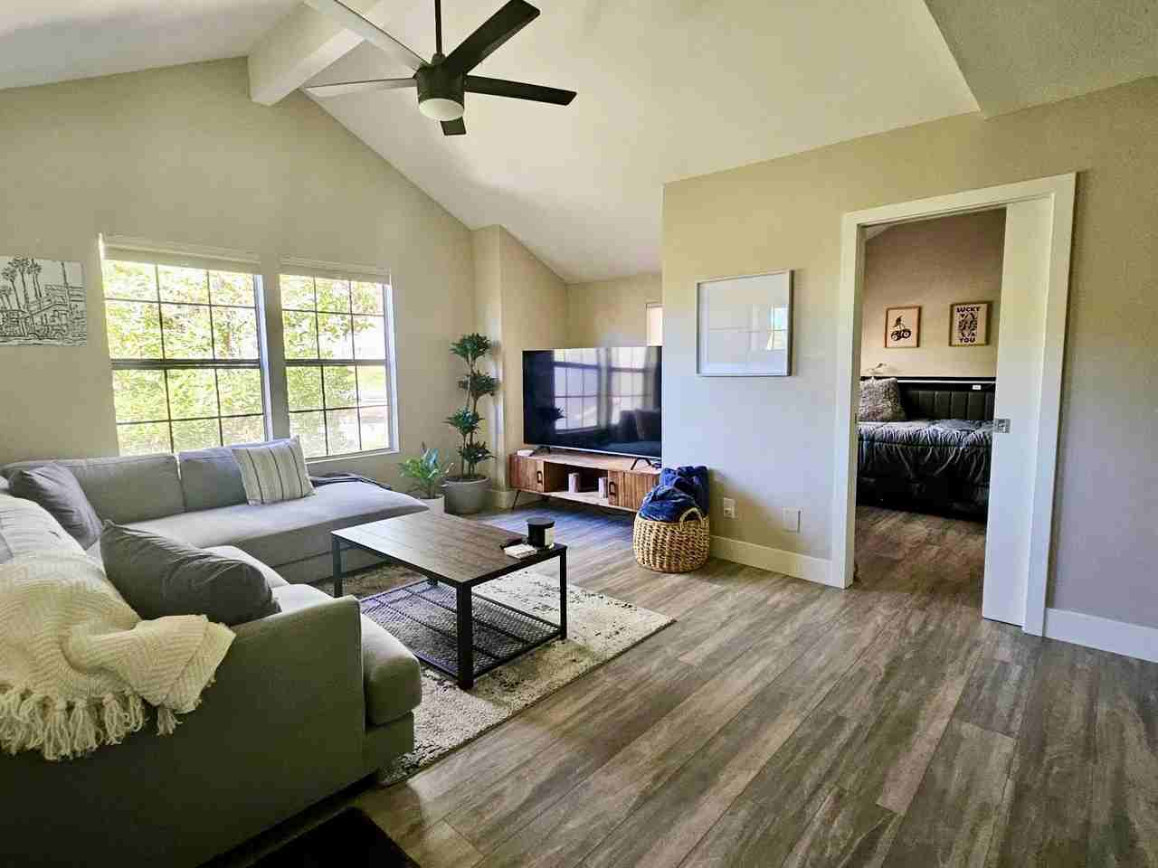 1070 Calle Del Cerro - Photo 3 of 10