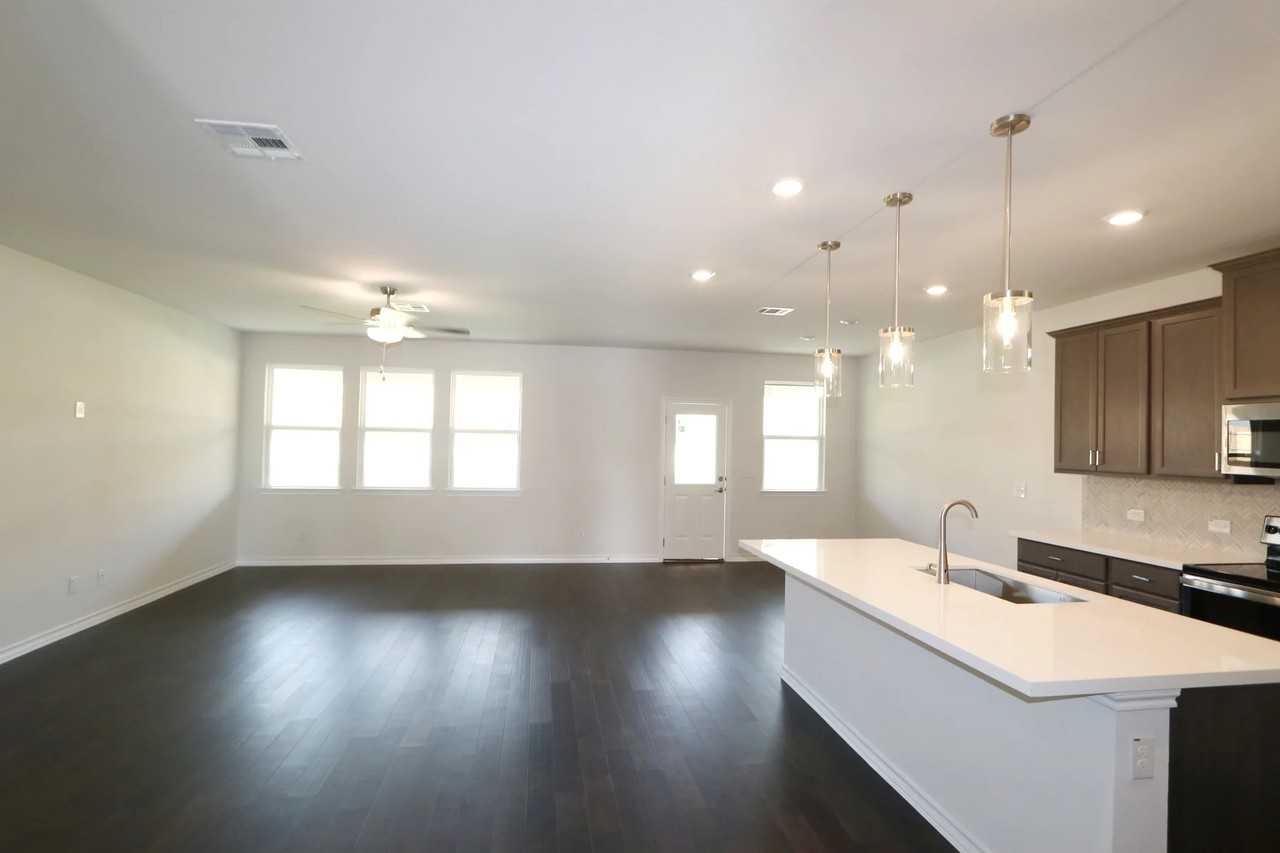 109 Rampart Loop - Photo 4 of 13