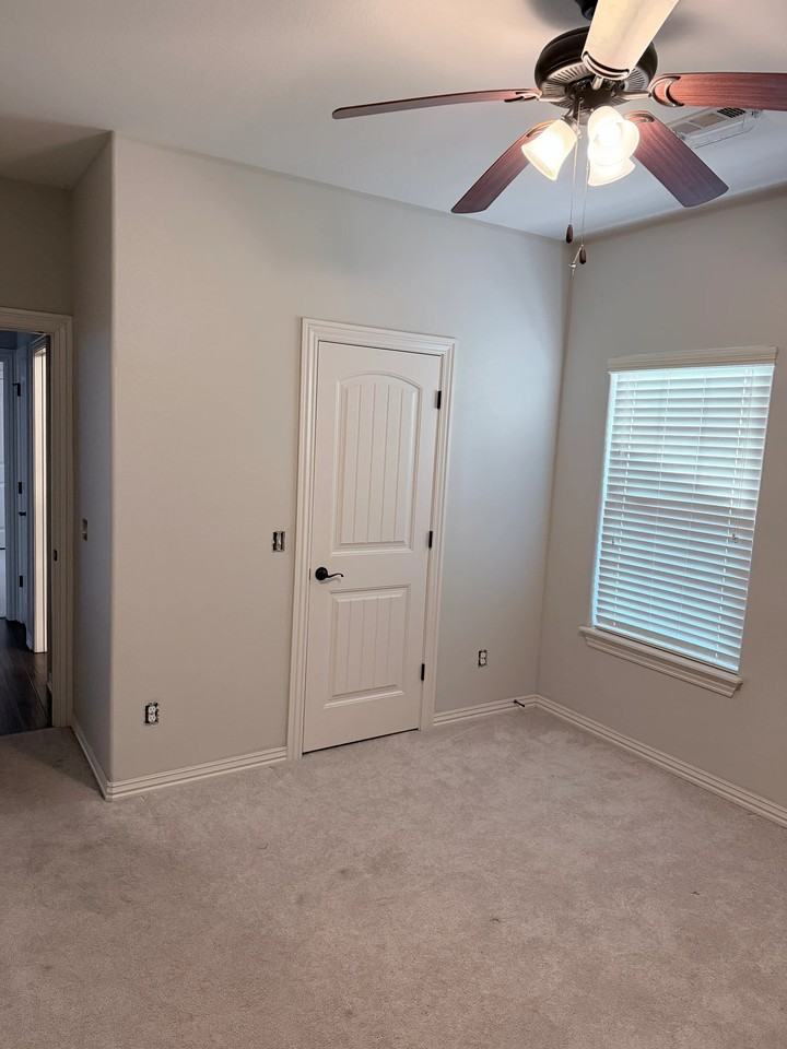 7245 Devonshire Ave - Photo 3 of 10