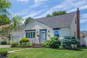 featured image of 382 Amherst Rd