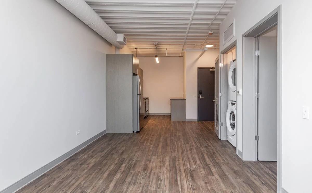 975 W Dakin St - Photo 3 of 11