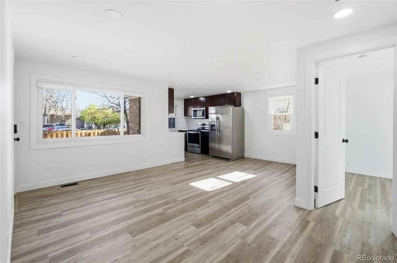 6813 Locust St - Photo 7 of 17