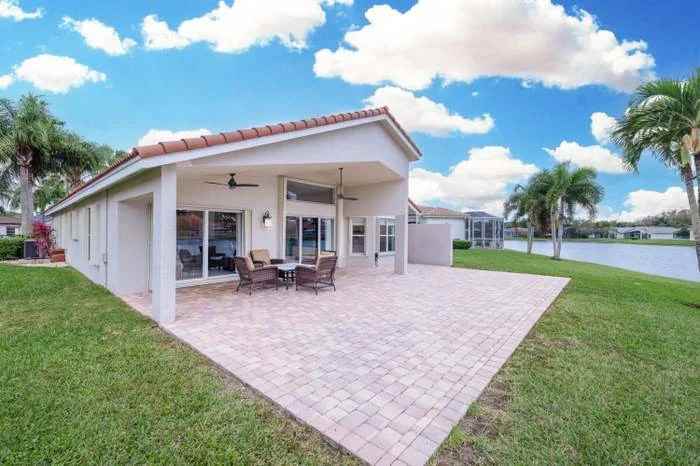 9894 Agnello St - Photo 2 of 20