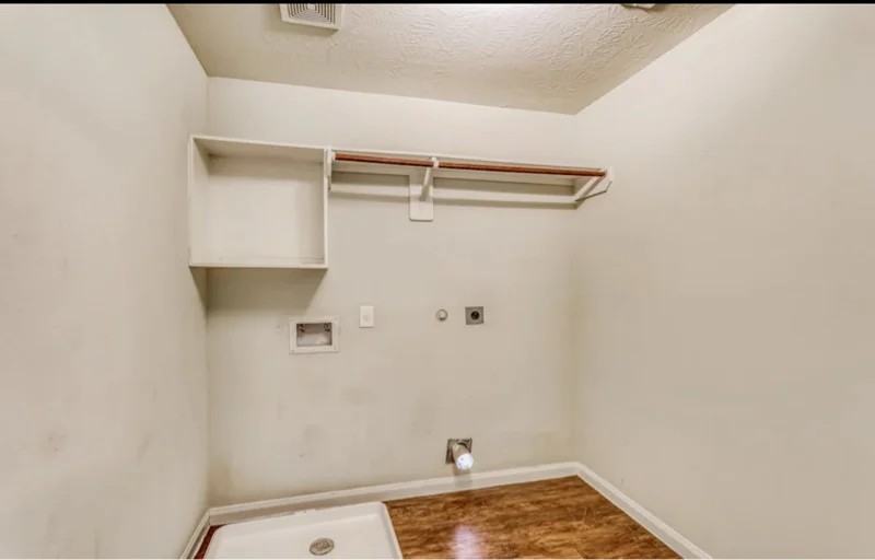 6613 Precourt Dr - Photo 4 of 6