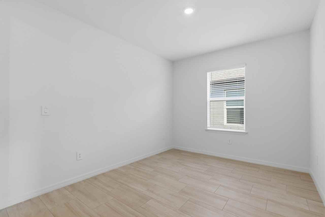 8818 Gulf Shore Ter - Photo 6 of 20