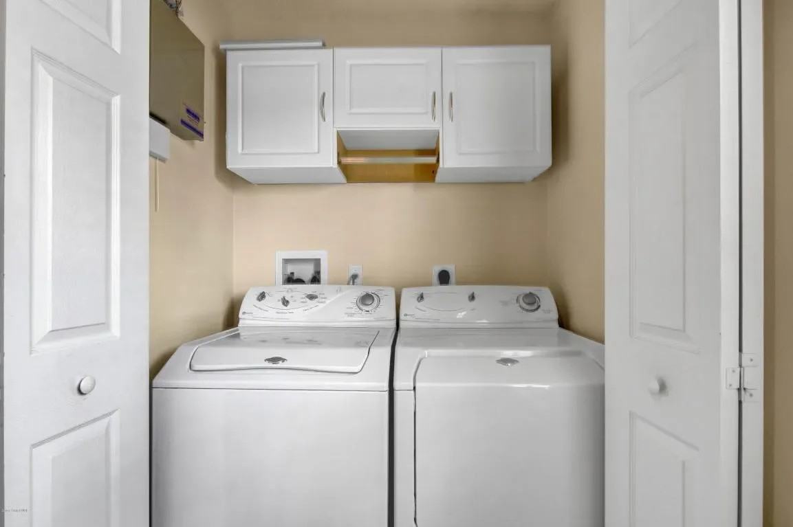 2190 Brookshire Cir - Photo 3 of 20