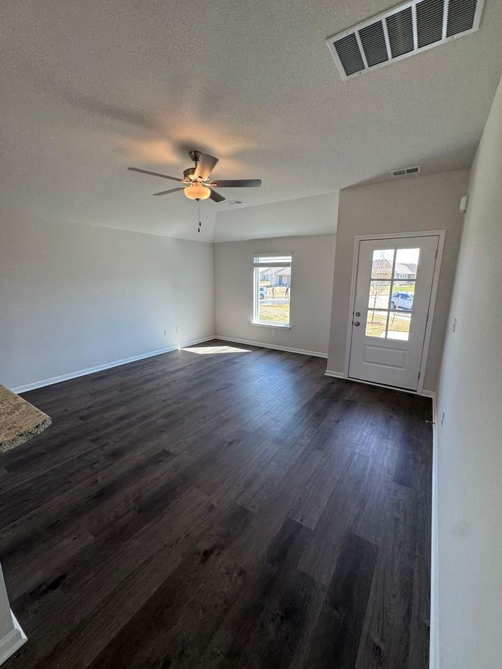 510 N Pear St - Photo 3 of 14