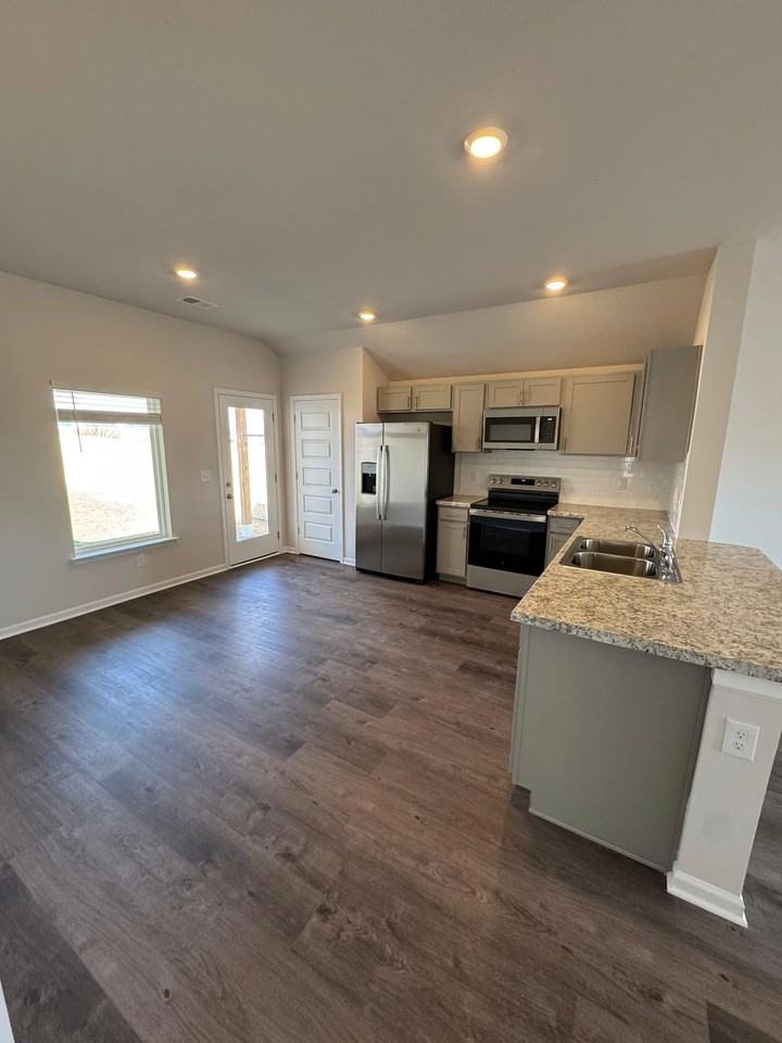 510 N Pear St - Photo 5 of 14