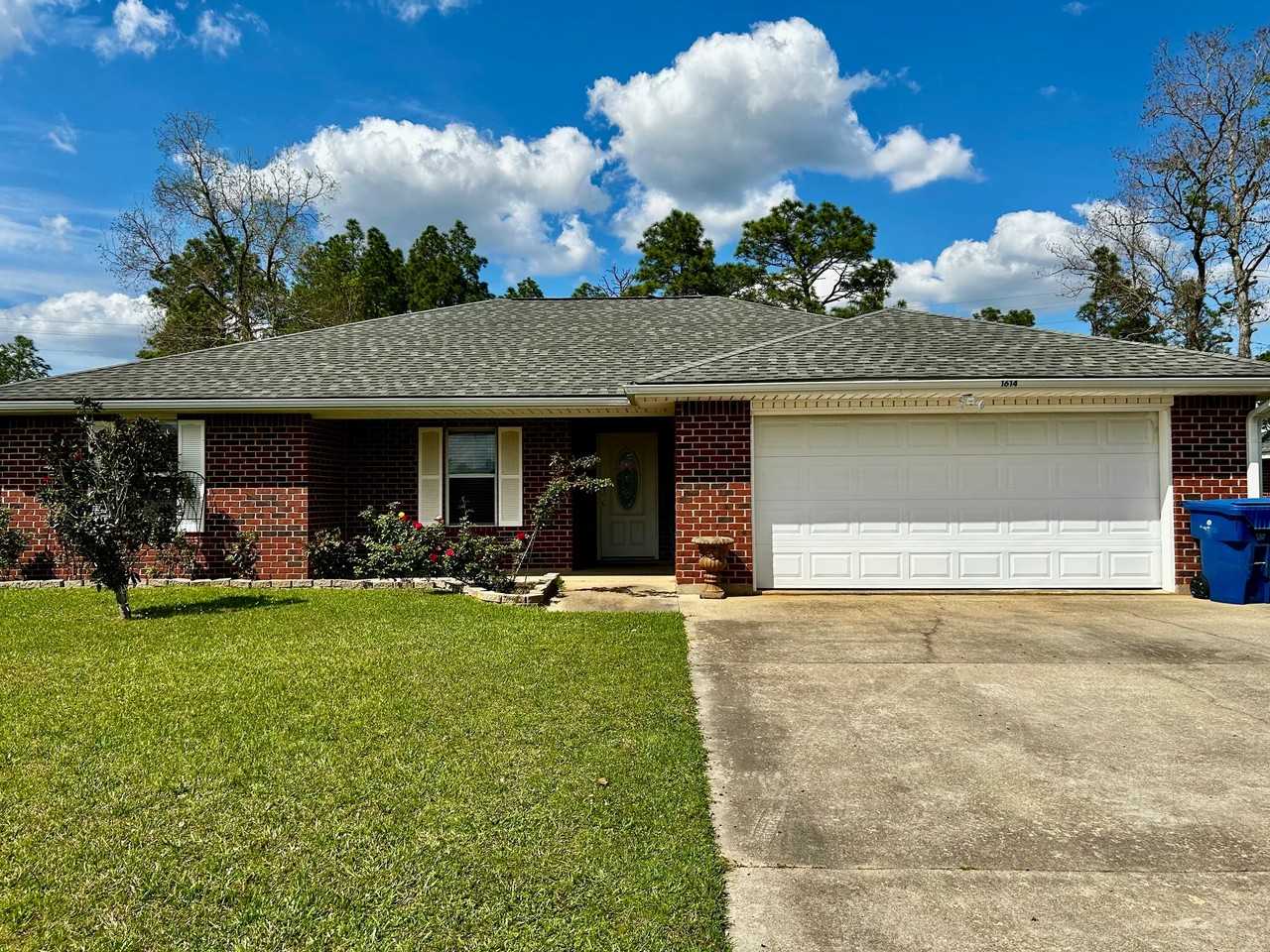 1614 Coach St - Photo 2 of 16